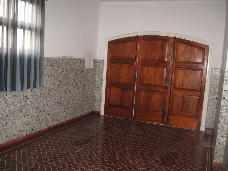 Chalet + depto interno: 5 dorm, 2 baños, 777 m² con garage y parrilla — Balcarce